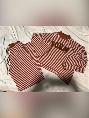 FORM TWO PIECE STRIPED SET